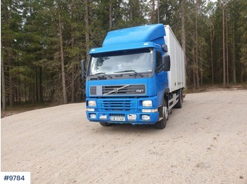 Dobozos felépítményű teherautó Volvo FM7: 1 kép.