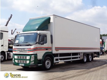 Dobozos felépítményű teherautó Volvo FM 330 Euro 5 + 6x2 + ADR + Lift: 1 kép.
