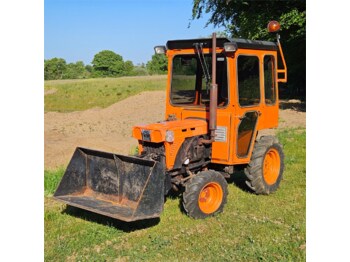 Kubota B7100D - Kommunális traktor