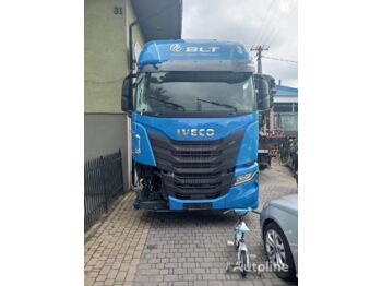 Cserefelépítményes teherautó IVECO