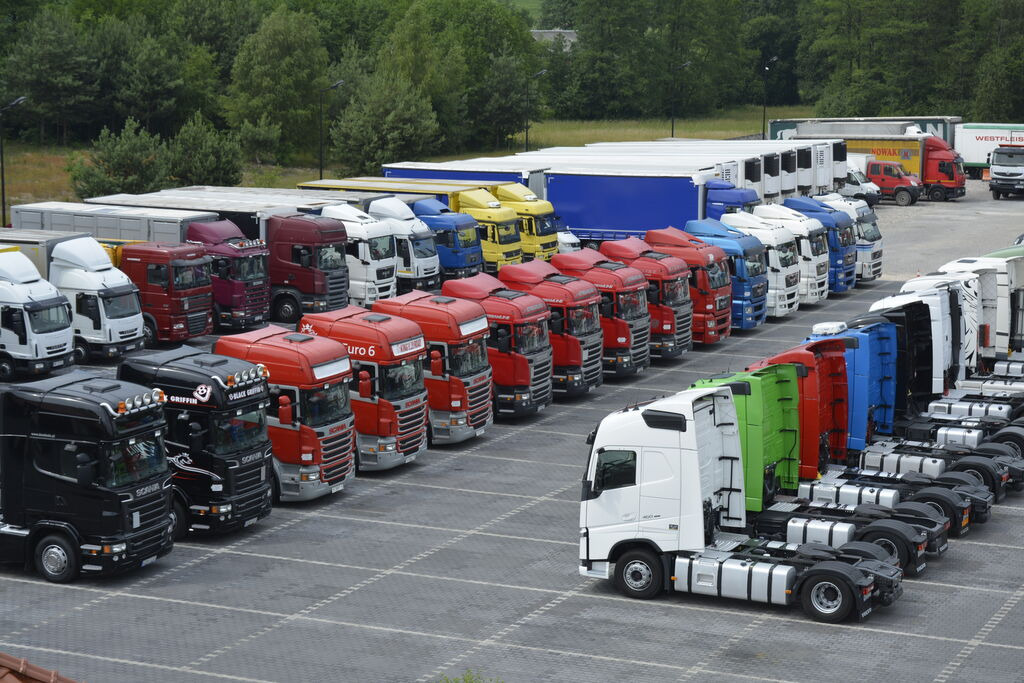 DUETDUDA - Félpótkocsik undefined: 24 kép.