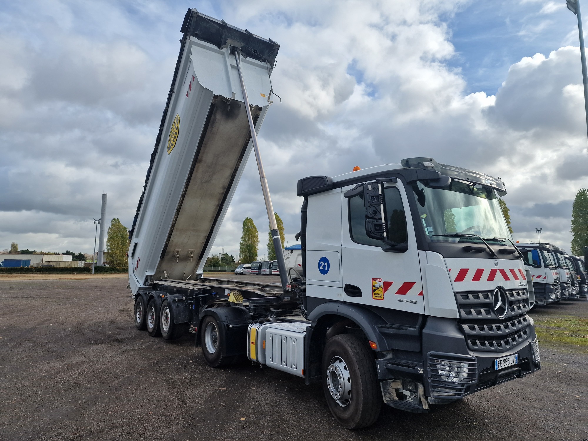 NV TRADING - Teherautók - Év: 2012, 4x2 undefined: 3 kép.