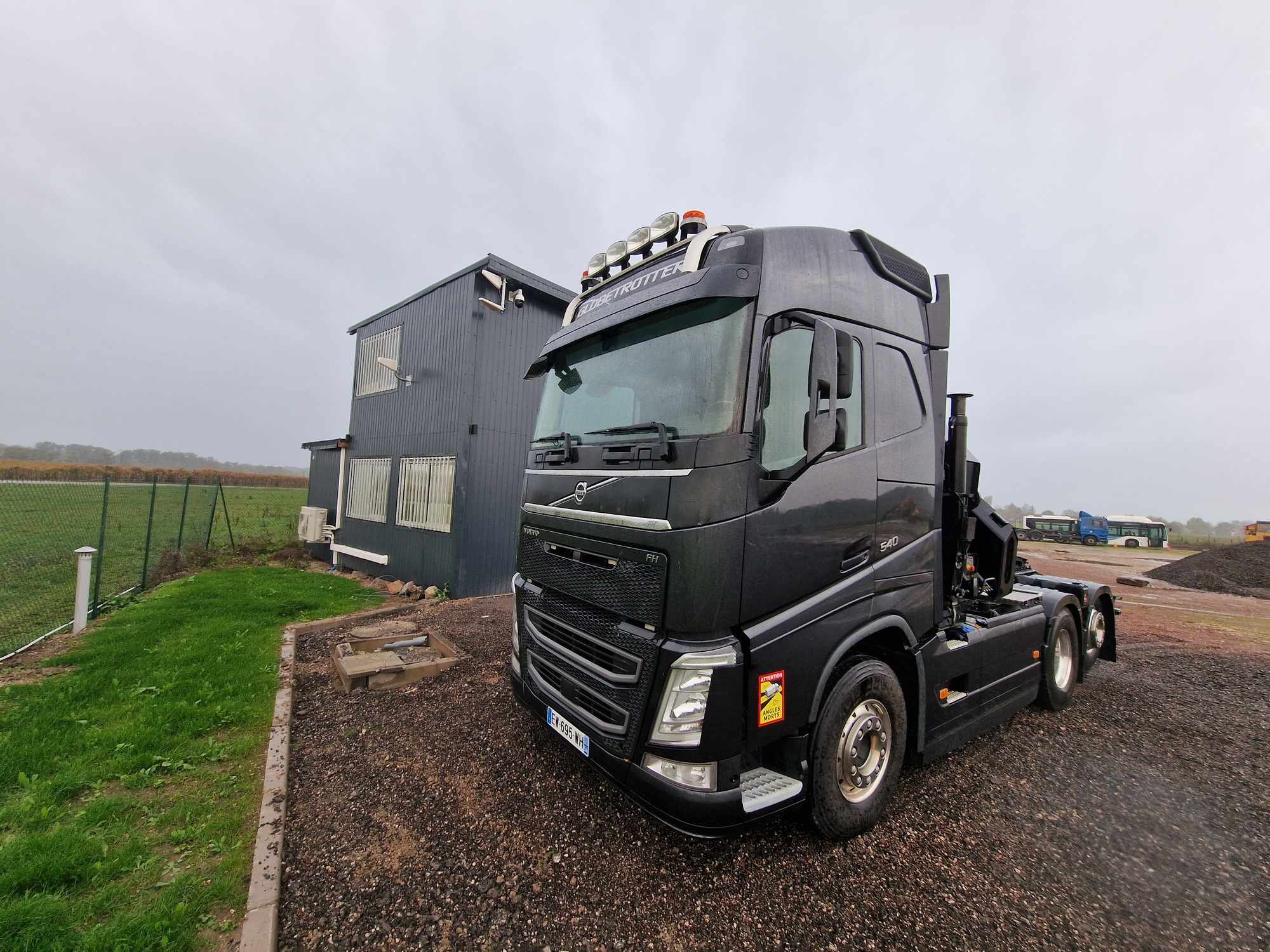 NV TRADING - Teherautók - Év: 2012, 4x2 undefined: 1 kép.