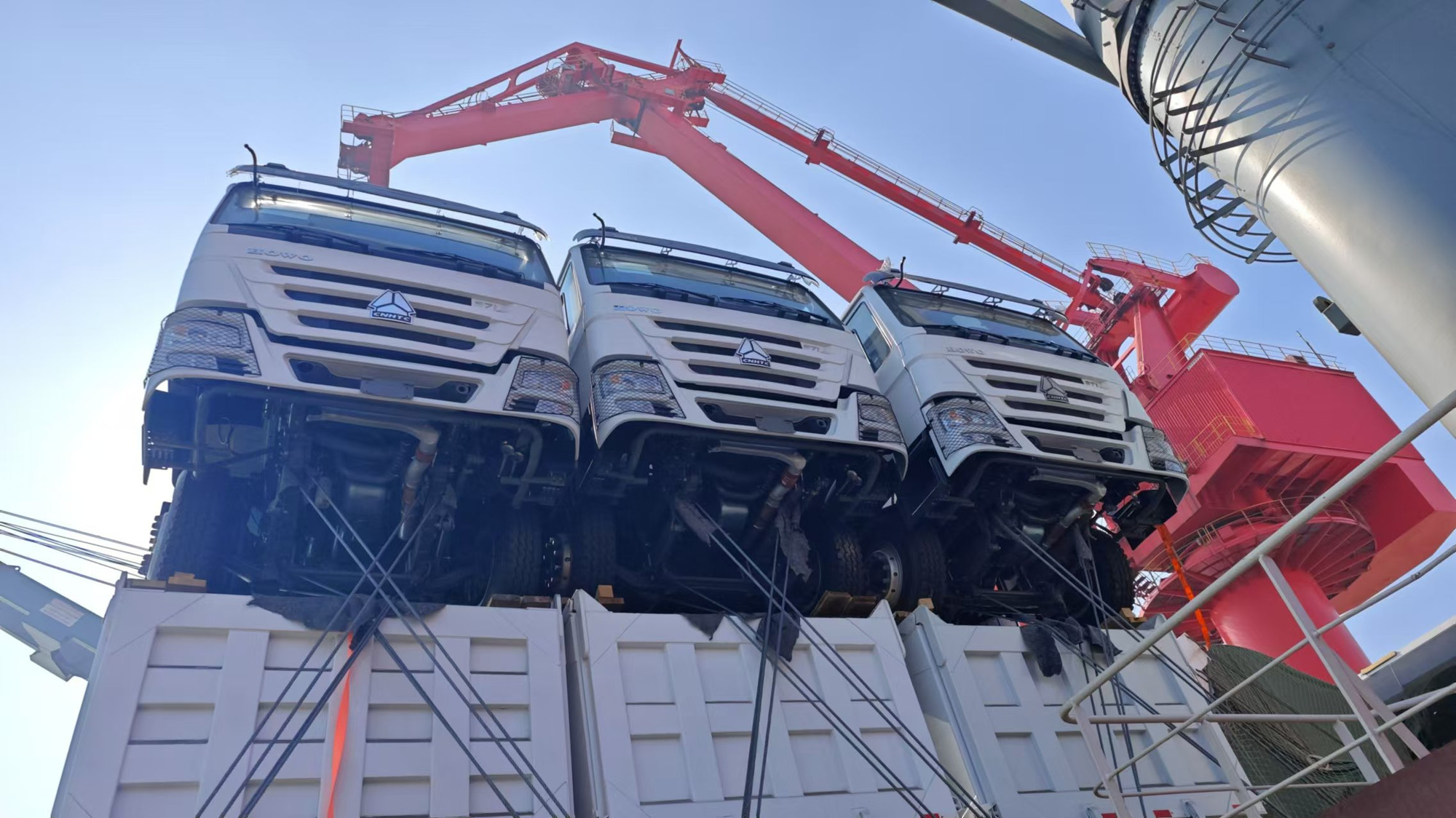 Toaks International Trading Company - Építőipari gépek KOMATSU WA500 undefined: 18 kép.