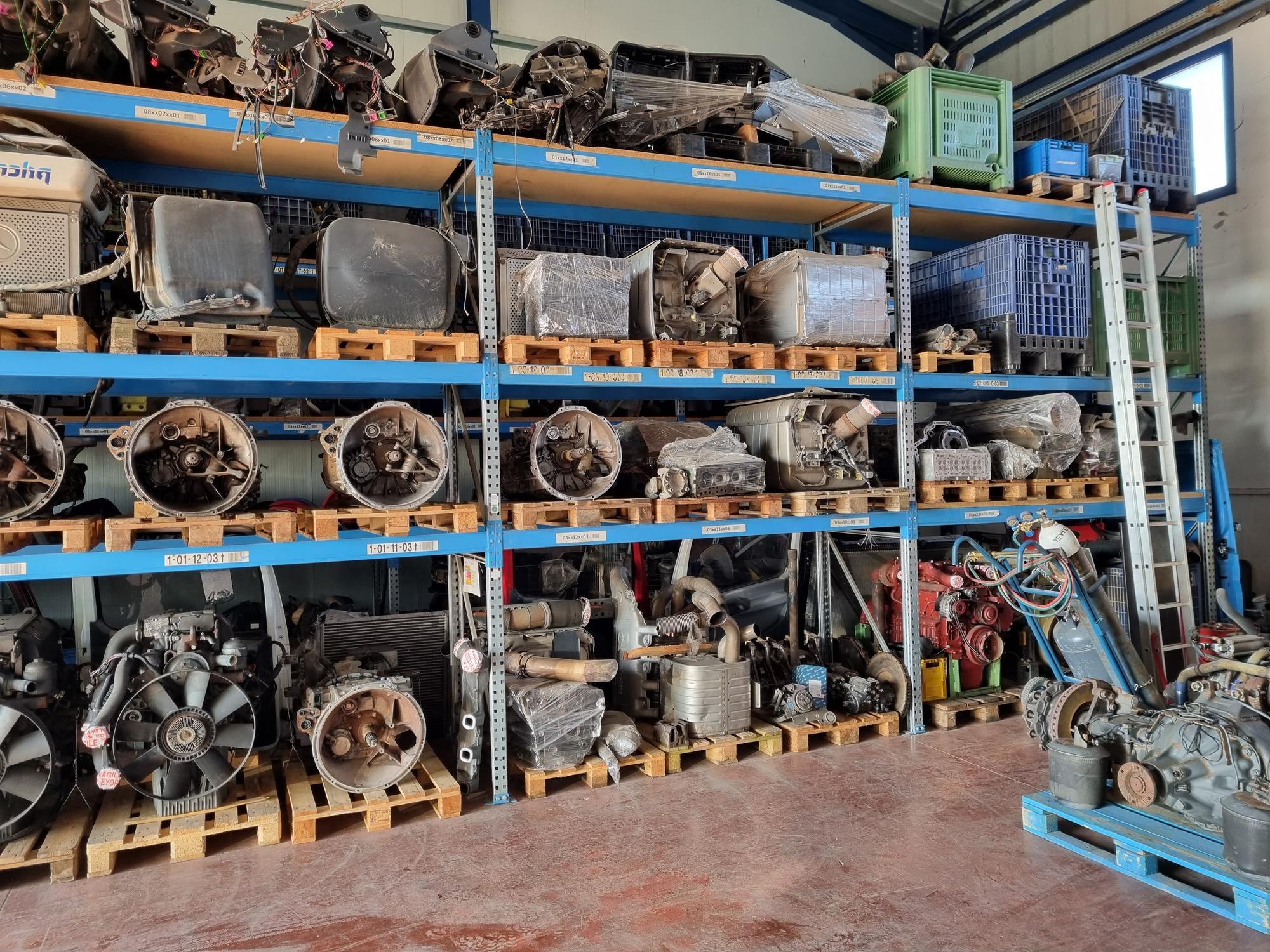 GERGOLAS SERVICE & SPARE PARTS - eladó járművek undefined: 4 kép.