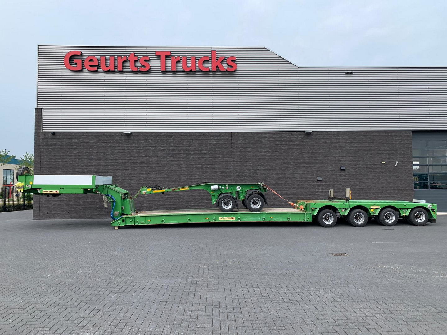Geurts Trucks B.V. - Nyergesvontatók MERCEDES-BENZ - 8x6, légkondicionáló undefined: 22 kép.
