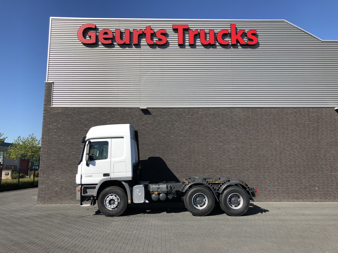 Geurts Trucks B.V. - Nyergesvontatók MERCEDES-BENZ - 8x6, légkondicionáló undefined: 34 kép.