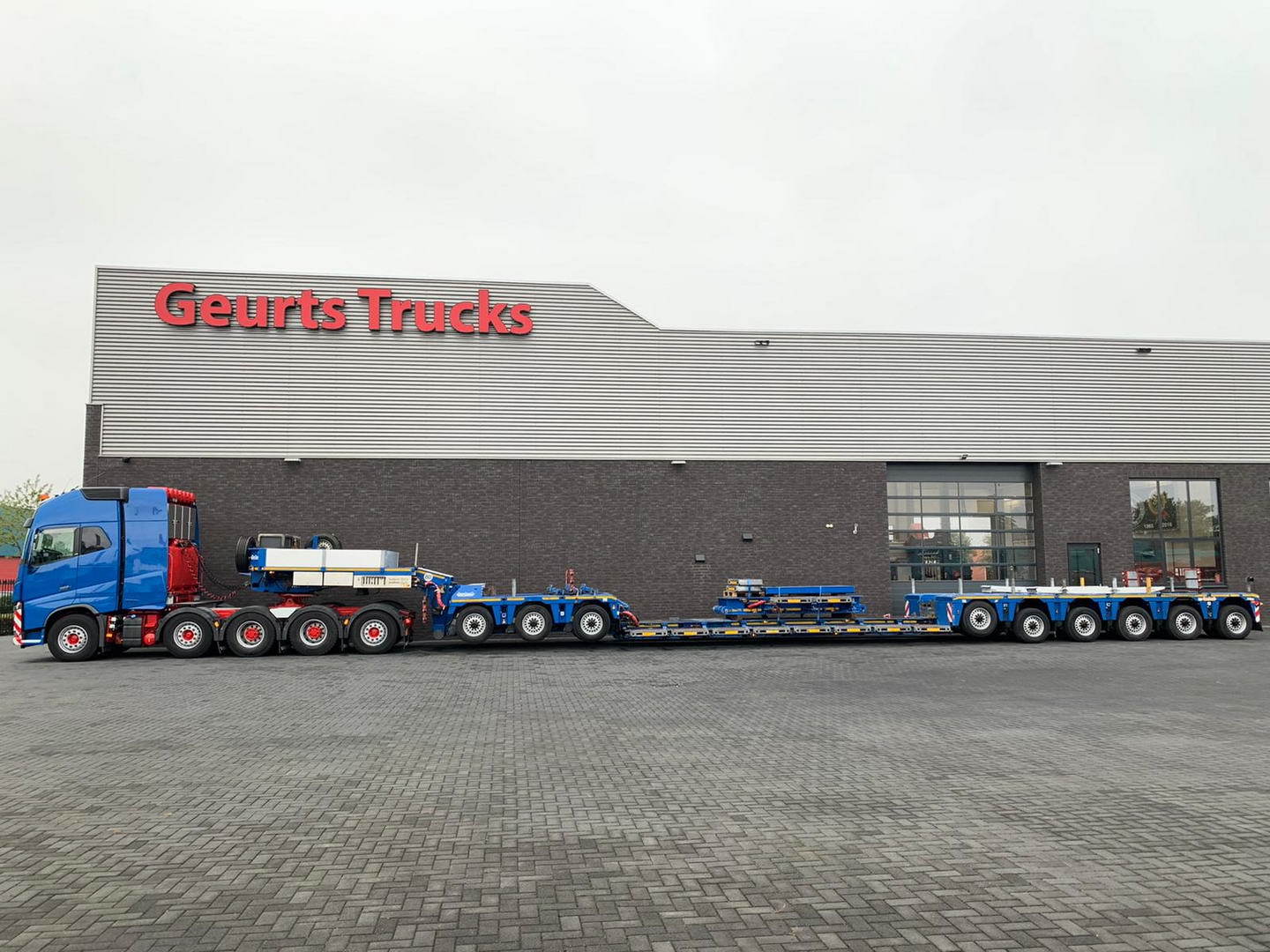 Geurts Trucks B.V. - Nyergesvontatók MERCEDES-BENZ - 8x6, légkondicionáló undefined: 36 kép.