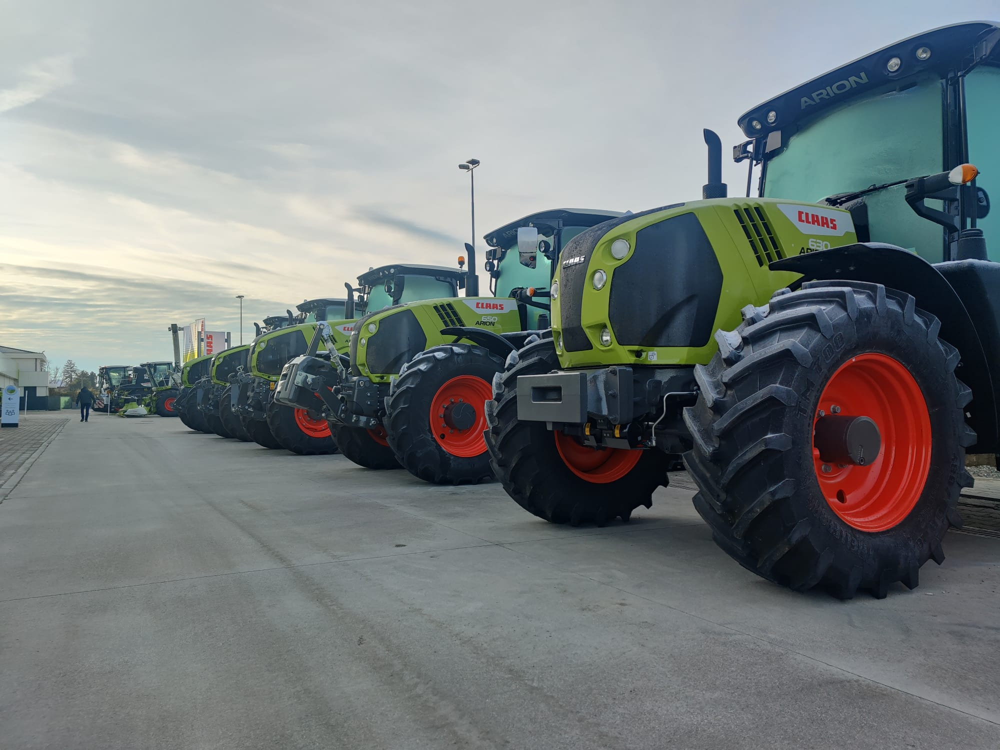 CLAAS Agricoltura S.r.l - Mezőgazdasági gépek JOHN DEERE undefined: 2 kép.