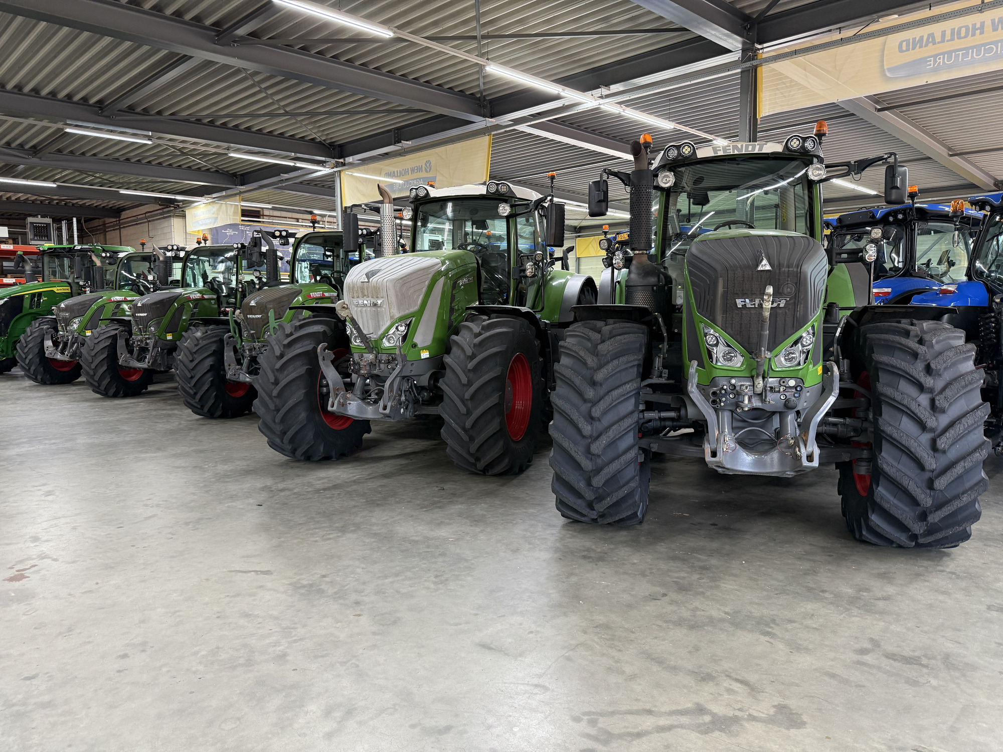 Campo Machinery BV - eladó járművek undefined: 4 kép.