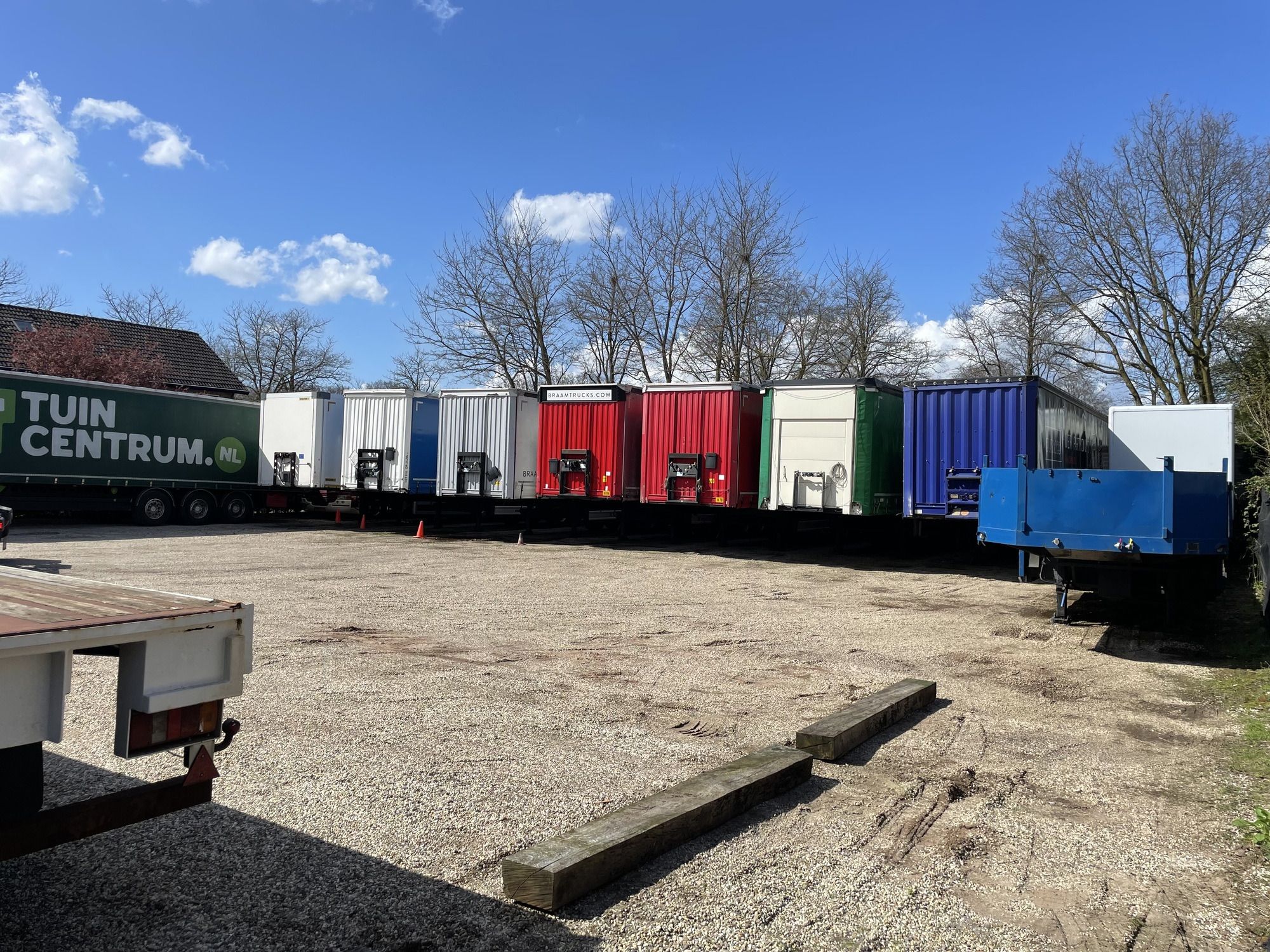 BRAAM TRUCKS & TRAILER VERHUUR B.V. - eladó járművek undefined: 13 kép.
