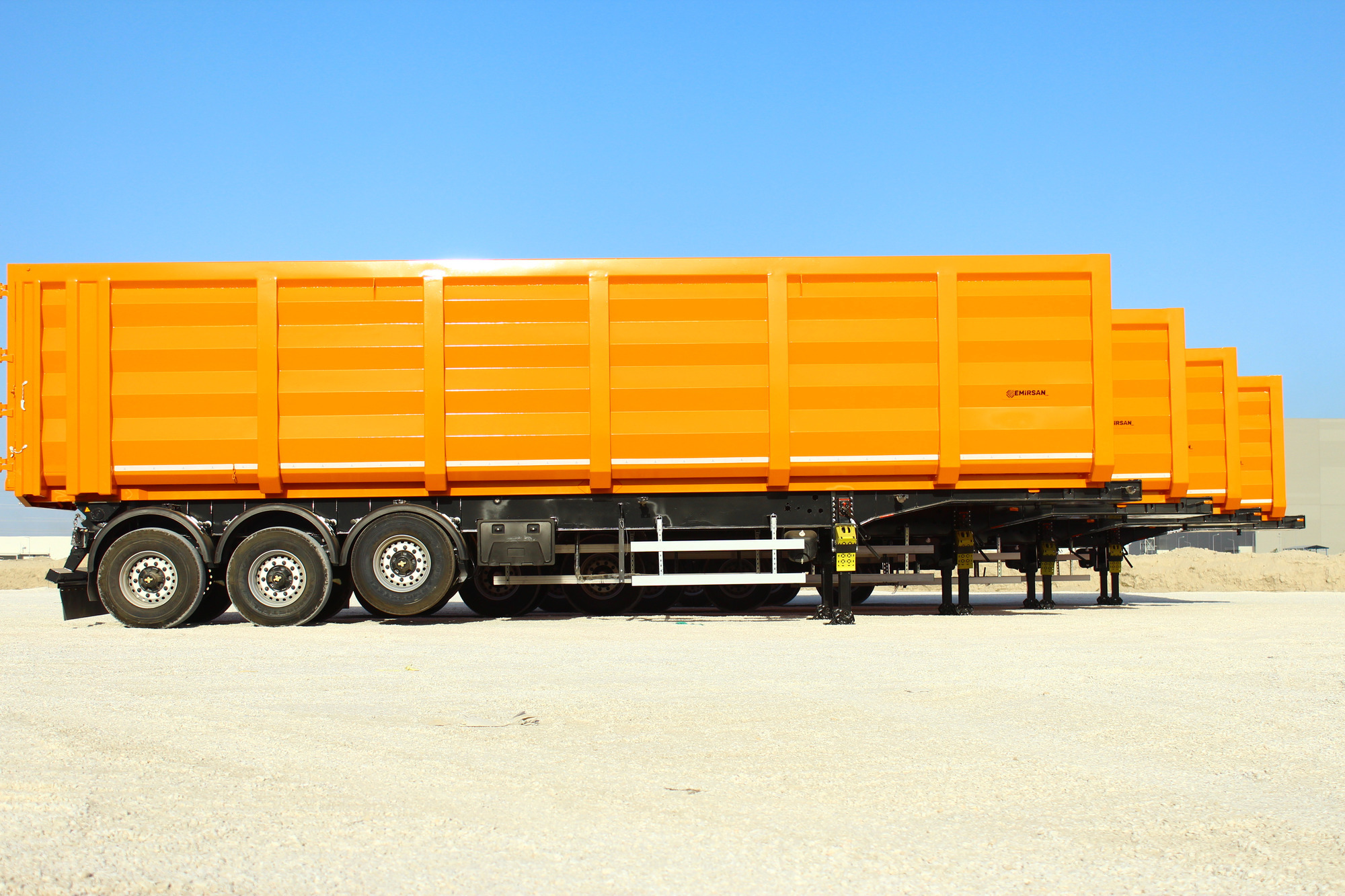 Emirsan Trailer undefined: 3 kép.