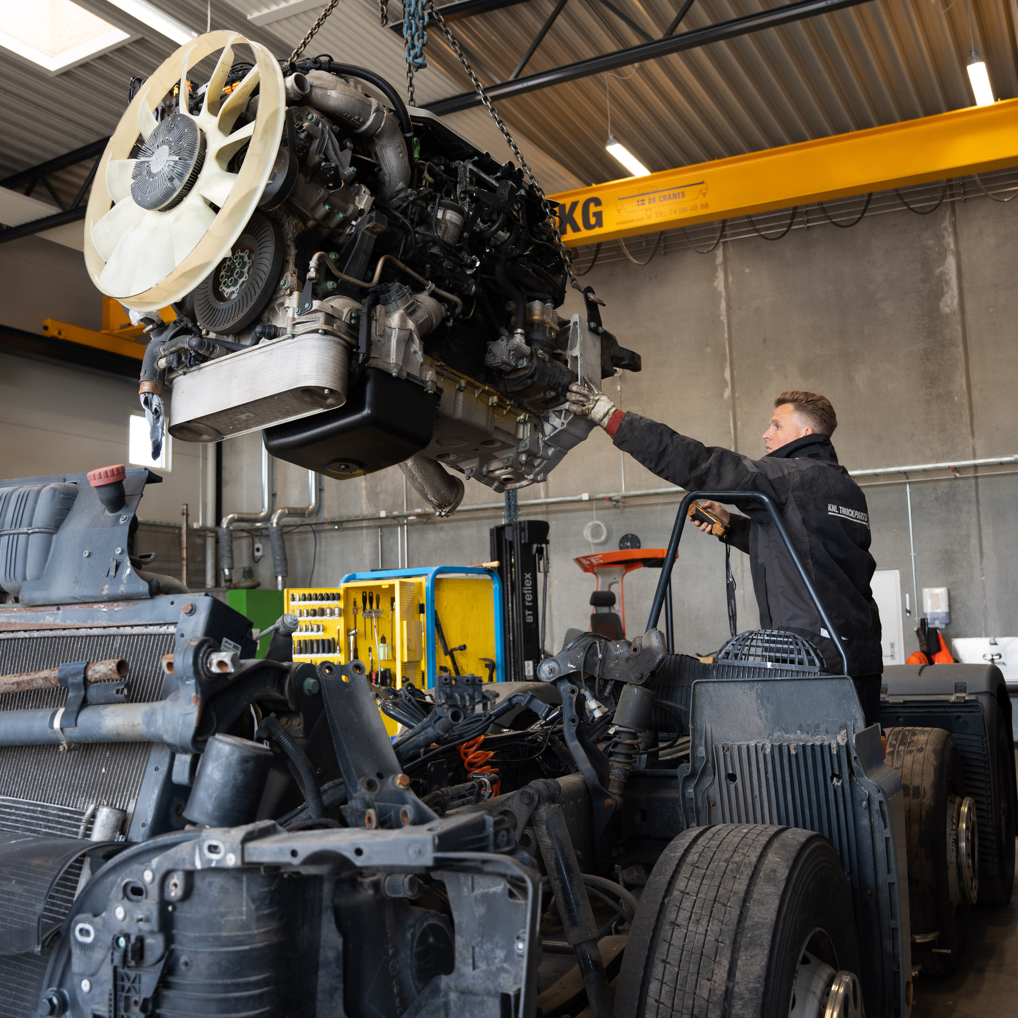 KNL TRUCKPARTS ApS - eladó járművek undefined: 2 kép.