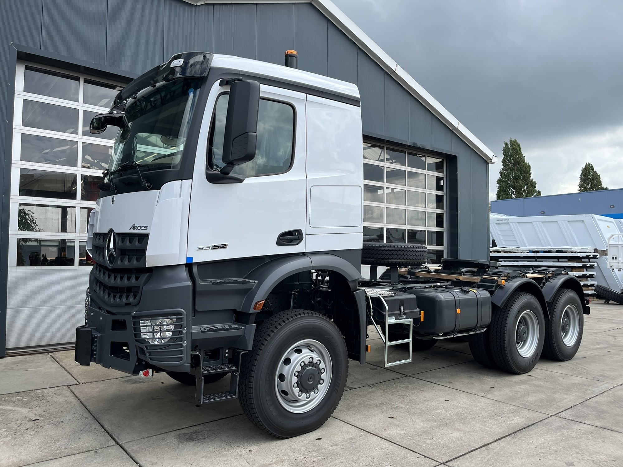 TMH Trucks - eladó járművek undefined: 9 kép.