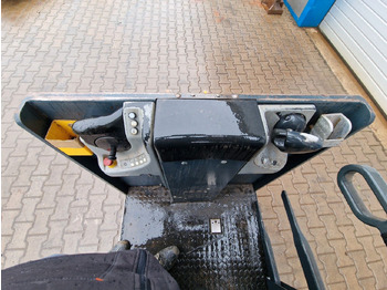 Komissiózó targoncá Jungheinrich EKS 310 k Bj 2005 Hochhub Kommissionierer: 5 kép. Komissiózó targoncá Jungheinrich EKS 310 k Bj 2005 Hochhub Kommissionierer: 5 kép.