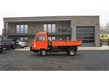 Platós kisteherautó