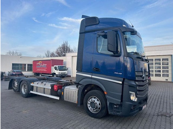 Cserefelépítményes teherautó MERCEDES-BENZ