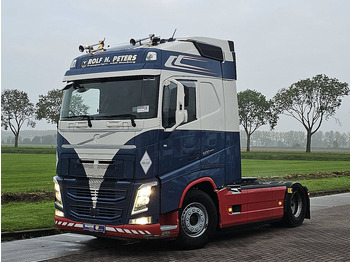 Nyergesvontató Volvo FH 500 SKIRTS 2X TANK VEB+: 2 kép. Nyergesvontató Volvo FH 500 SKIRTS 2X TANK VEB+: 2 kép.