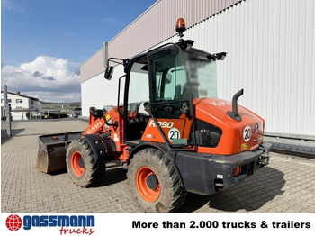 Építőipari gépek Kubota R090 4x4, Palettengabel, ca. 838 Betr.-Std.: 2 kép. Építőipari gépek Kubota R090 4x4, Palettengabel, ca. 838 Betr.-Std.: 2 kép.