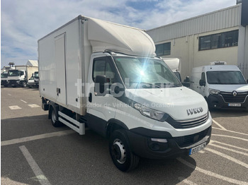 Dobozos felépítményű teherautó IVECO