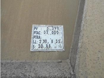 Félpótkocsi billenőplatós Kaiser: 3 kép. Félpótkocsi billenőplatós Kaiser: 3 kép.