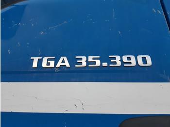 Billenőplatós teherautó MAN TGA 35.390: 4 kép.