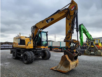 Gumikerekes kotró Caterpillar M318F: 3 kép.
