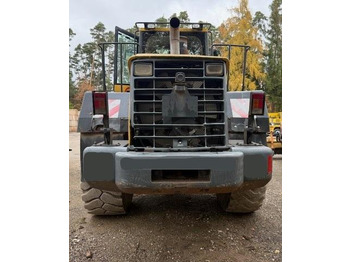 Gumikerekes homlokrakodó Komatsu WA380-6: 3 kép.