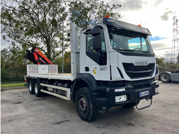 Platós teherautó Iveco Eurotrakker 260E36: 2 kép.