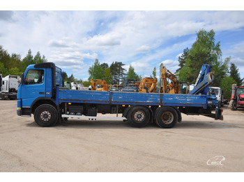 Platós teherautó Volvo FM7: 3 kép.