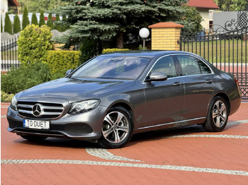 Szedán MERCEDES-BENZ