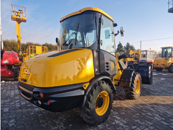 Gumikerekes homlokrakodó JCB 406 B: 3 kép.