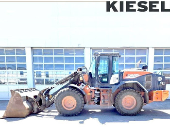 Gumikerekes homlokrakodó HITACHI ZW180