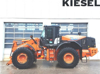 Gumikerekes homlokrakodó HITACHI ZW310