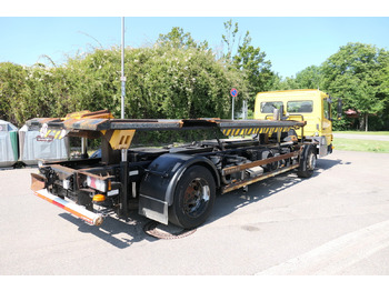 Cserefelépítményes teherautó MERCEDES-BENZ