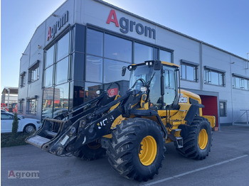 Gumikerekes homlokrakodó JCB 427
