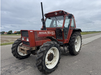 Traktor NEW HOLLAND