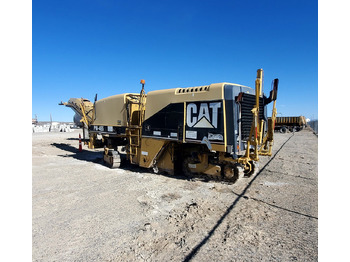 Aszfaltmaró CATERPILLAR