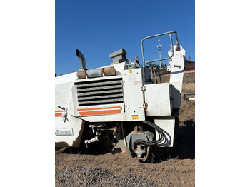 Aszfaltmaró Wirtgen W 1200 F: 4 kép.
