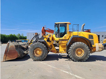 Gumikerekes homlokrakodó VOLVO L180G