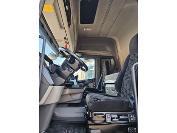 Nyergesvontató Scania R410 LNG, ADR, Big Navi, Camera: 5 kép.