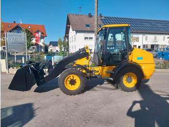 Derékcsuklós rakodó JCB