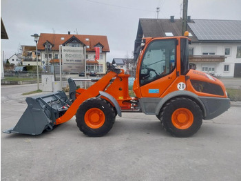 Gumikerekes homlokrakodó LIEBHERR