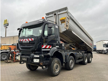 Billenőplatós teherautó IVECO