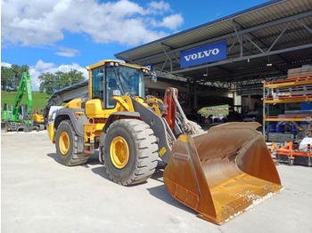 Gumikerekes homlokrakodó VOLVO L110H