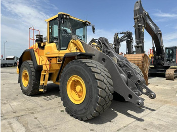 Gumikerekes homlokrakodó VOLVO L150H