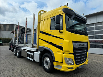 Rönkszállító teherautó DAF XF 530