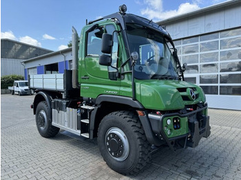 Billenőplatós teherautó UNIMOG