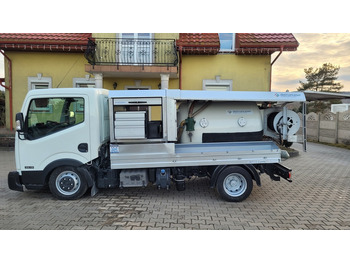 Szippantós autó NISSAN