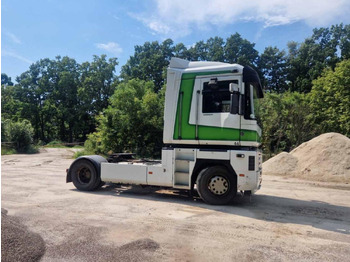 Nyergesvontató RENAULT Magnum 440